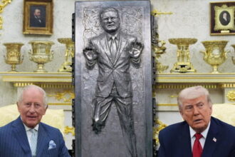 King Charles and President Trump sitting inside Oval Office with UK Prime Minister in carbonite behind them.