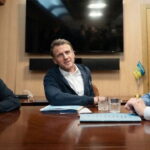 Keir Starmer, Emmanuel Macron, and Fred Merz on a train with a little bag filled with a white powder resembling cocaine.