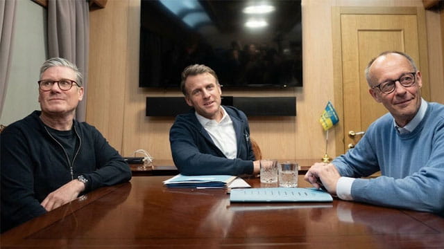 Keir Starmer, Emmanuel Macron, and Fred Merz on a train with a little bag filled with a white powder resembling cocaine.